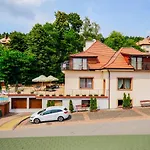 łaziska 3*