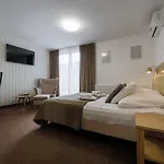 łaziska 3*